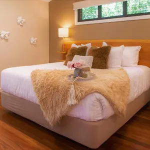 Montague's Of 4* Montville