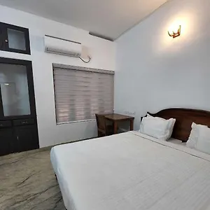 Spot On 81275 Mannath Homes 3* Elur